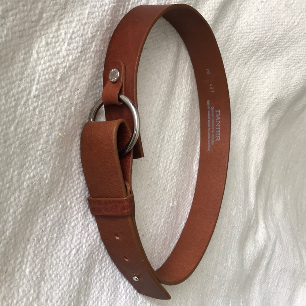 A Danier genuine leather belt. EUC, size small